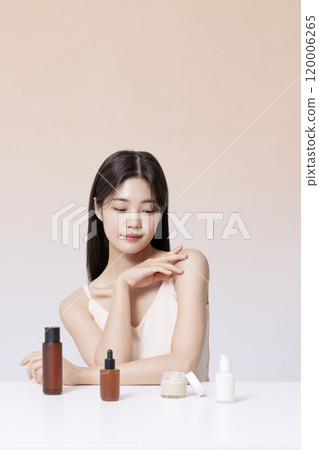 A Woman in Her 20s Posing With Cosmetics A Woman in Her 20s Posing With Cosmetics 120006265