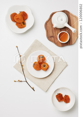 Luxurious plating of dried persimmons, a traditional Korean dessert 120006802
