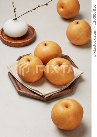 Fresh pears placed inside a wooden tray Fresh pears placed inside a wooden tray 120006816