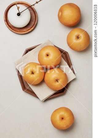 Fresh pears placed inside a wooden tray Fresh pears placed inside a wooden tray 120006818