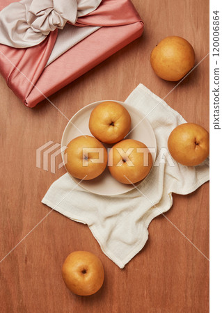 Gift wrapping cloth and premium pear Gift wrapping cloth and premium pear 120006864