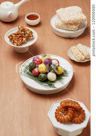 Luxurious traditional Korean dessert 120006880