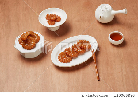 Sweet medicine, desserts and traditional tea 120006886