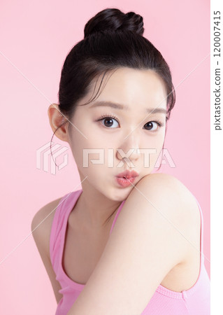 A teenage woman posing and looking at the camera with a cute expression 120007415