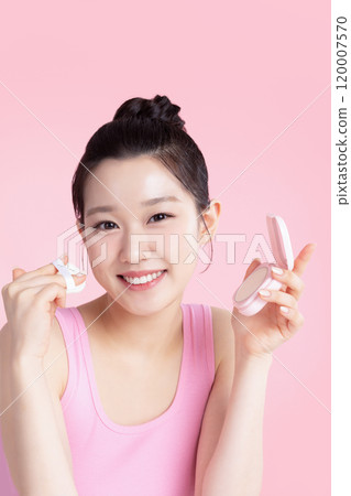 Teenage woman posing with facts Teenage woman posing with facts 120007570