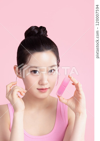 Teenage woman posing with tint 120007594