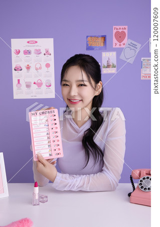 A woman in her 20s holding a kitschy item and holding various poses A woman in her 20s holding a kitschy item and holding various poses 120007609