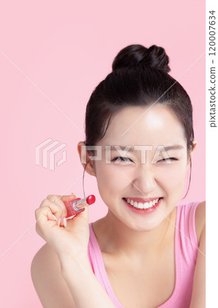 Teenage woman posing with tint 120007634