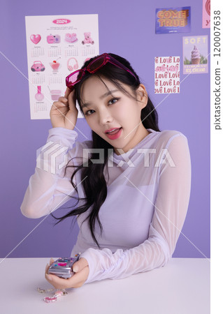 A woman in her 20s holding a kitschy item and holding various poses A woman in her 20s holding a kitschy item and holding various poses 120007638