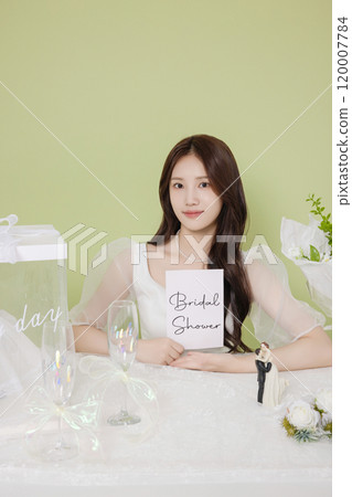 A woman in her 20s enjoying a bridal shower ahead of her wedding 120007784