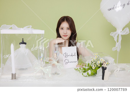 A woman in her 20s enjoying a bridal shower ahead of her wedding 120007789