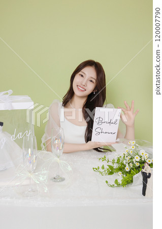 A woman in her 20s enjoying a bridal shower ahead of her wedding 120007790