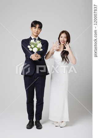 A beautiful couple in their 20s about to get married 120007837