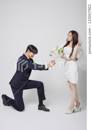 Newlyweds taking a wedding photo shoot 120007902