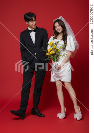 Newlyweds taking a wedding photo shoot 120007908