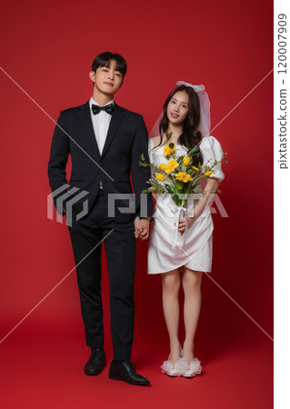 Newlyweds taking a wedding photo shoot Newlyweds taking a wedding photo shoot 120007909