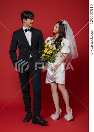 Newlyweds taking a wedding photo shoot Newlyweds taking a wedding photo shoot 120007910