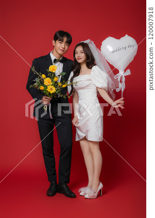 Newlyweds taking a wedding photo shoot 120007918