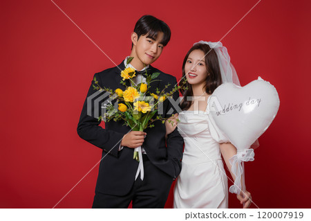 Newlyweds taking a wedding photo shoot Newlyweds taking a wedding photo shoot 120007919