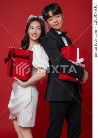 Newlyweds taking a wedding photo shoot Newlyweds taking a wedding photo shoot 120007930