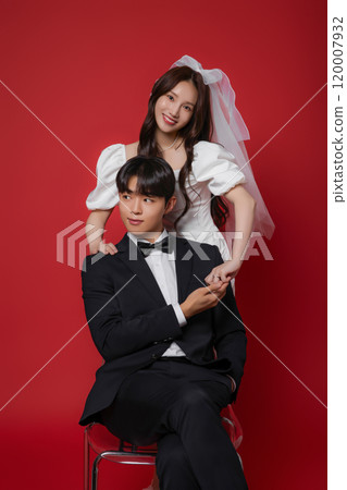 Newlyweds taking a wedding photo shoot 120007932