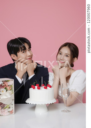 Newlywed couple smiling happily holding wedding cake Newlywed couple smiling happily holding wedding cake 120007960
