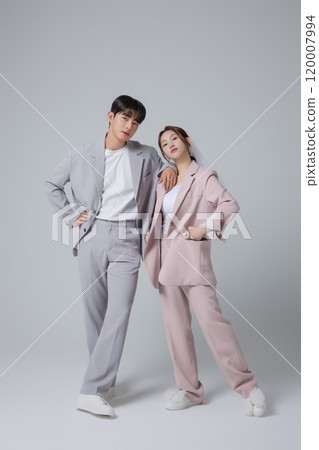 Newlyweds taking a wedding photo shoot 120007994