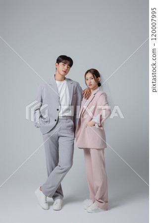 Newlyweds taking a wedding photo shoot 120007995