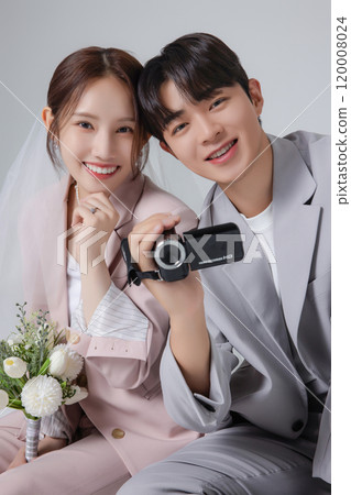 Newlyweds taking a wedding photo shoot Newlyweds taking a wedding photo shoot 120008024