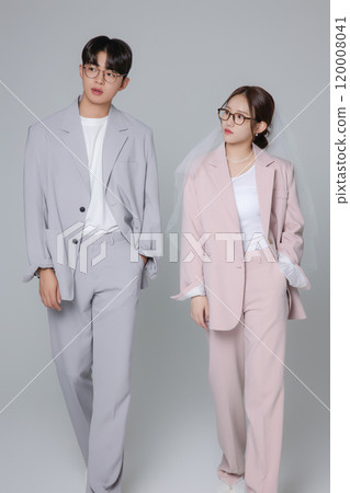 Newlyweds taking a wedding photo shoot Newlyweds taking a wedding photo shoot 120008041