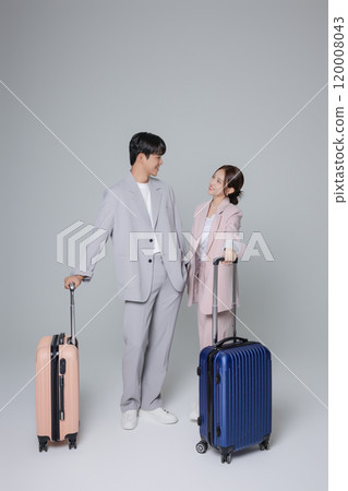 Newlyweds taking a wedding photo shoot 120008043