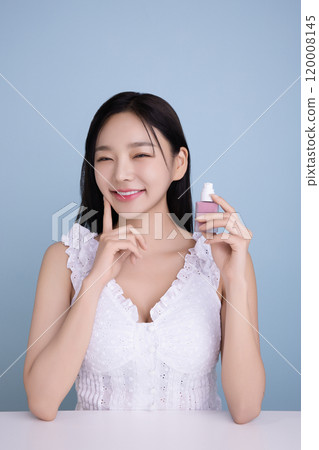 A woman in her 20s posing with a cool-toned lip product A woman in her 20s posing with a cool-toned lip product 120008145