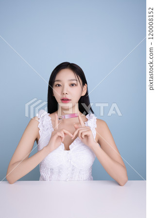 A woman in her 20s posing with a cool-toned lip product A woman in her 20s posing with a cool-toned lip product 120008152
