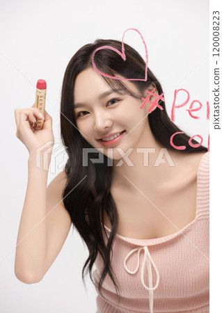 A woman in her 20s writing on a transparent wall with lipstick 120008223