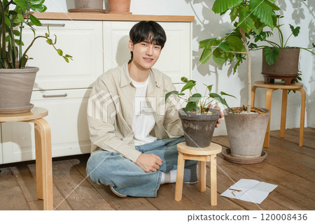 A man in his 20s with a hobby of growing plants 120008436