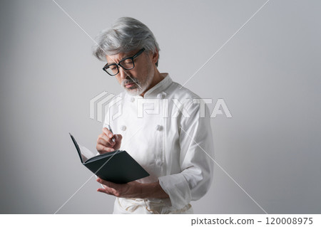 Male chef looking at documents 120008975