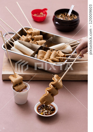 Various oden and soy sauce in a fish cake machine 120009603