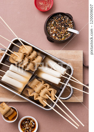 Various oden and soy sauce in a fish cake machine 120009607