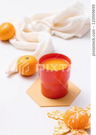 Drink made with delicious tangerines and tangerines Drink made with delicious tangerines and tangerines 120009698