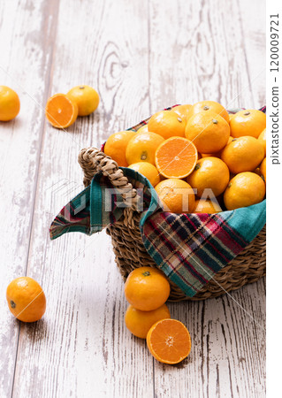 A basket full of fresh tangerines 120009721