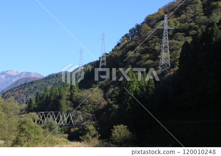 電線穿過山脈 電線穿過山脈 120010248
