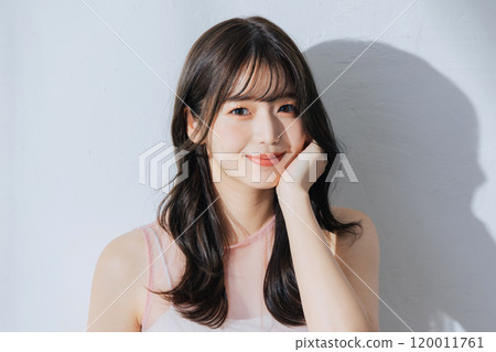 年輕女性的美麗形象 120011761