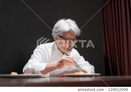 Male chef preparing a dish 120012099