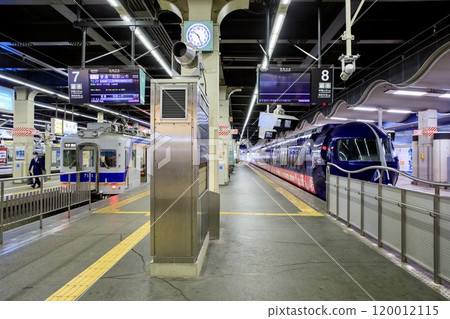 機場快線Rapit停靠在南海難波站 120012115