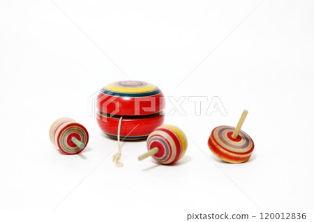 Wooden toy tops and yo-yos 120012836