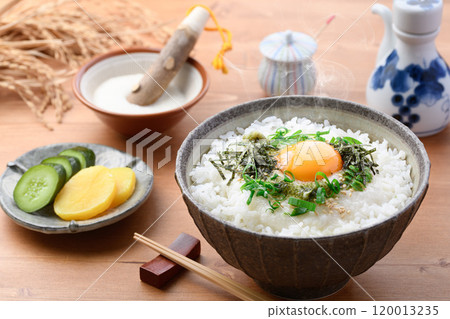 Tororo 米飯(新鮮煮熟的米飯和山藥搭配得很好) Tororo 米飯(新鮮煮熟的米飯和山藥搭配得很好) 120013235