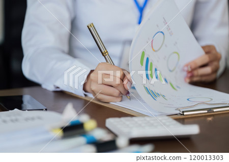 Business people or accountants are analyzing graphs on finance, investment, graph chart business strategy ideas, data analysis technology 120013303