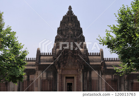 New Reoma World, Oriental Trip's Prasat Hin Arun, a replica of an Angkor temple 120013763