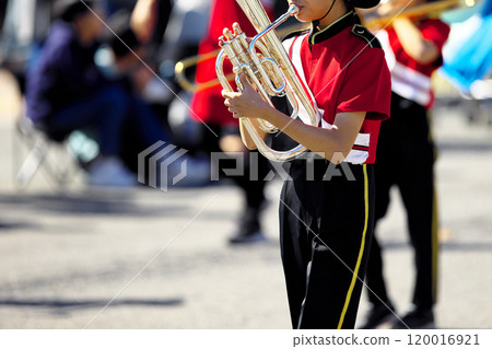 行進樂隊遊行樂器 行進樂隊遊行樂器 120016921