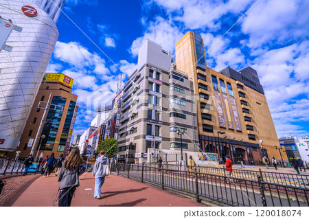 日本橫濱城市景觀十一月。早上的通勤場景...橫濱站、橫濱Vivre、南三橋等景觀=7日 日本橫濱城市景觀十一月。早上的通勤場景...橫濱站、橫濱Vivre、南三橋等景觀=7日 120018074